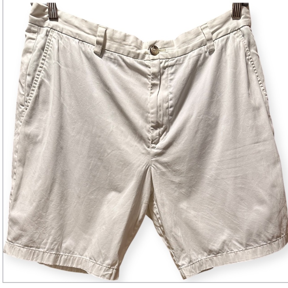 EUC Vineyard Vines Men's Cream Flat Front Shorts